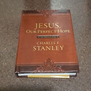 Charles F. Stanley Jesus, Our Perfect Hope: A Daily Bible Devotional.